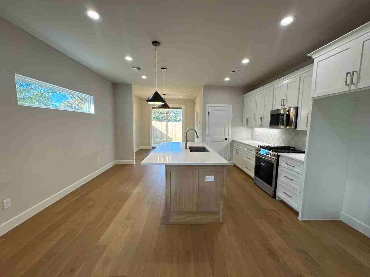 1022 1022 E. Delmar Pl. S. - Photo 5 of 35