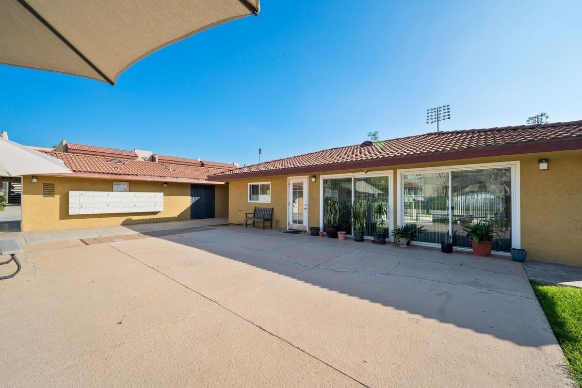 601 E 8th St - Photo 2 of 16