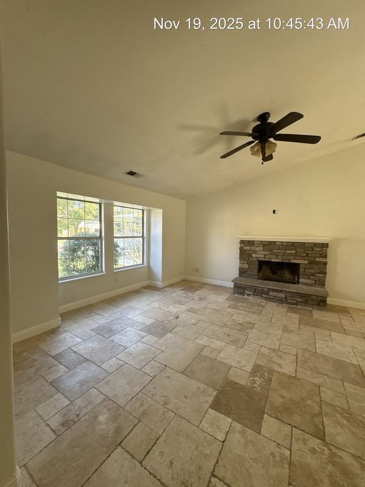 4909 W Leighson Ave - Photo 3 of 26