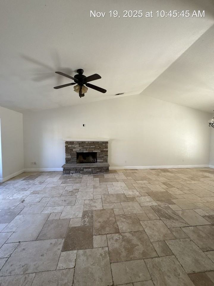 4909 W Leighson Ave - Photo 4 of 26