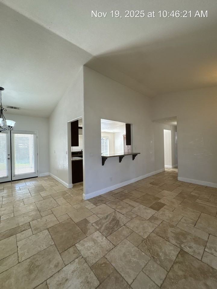 4909 W Leighson Ave - Photo 7 of 26