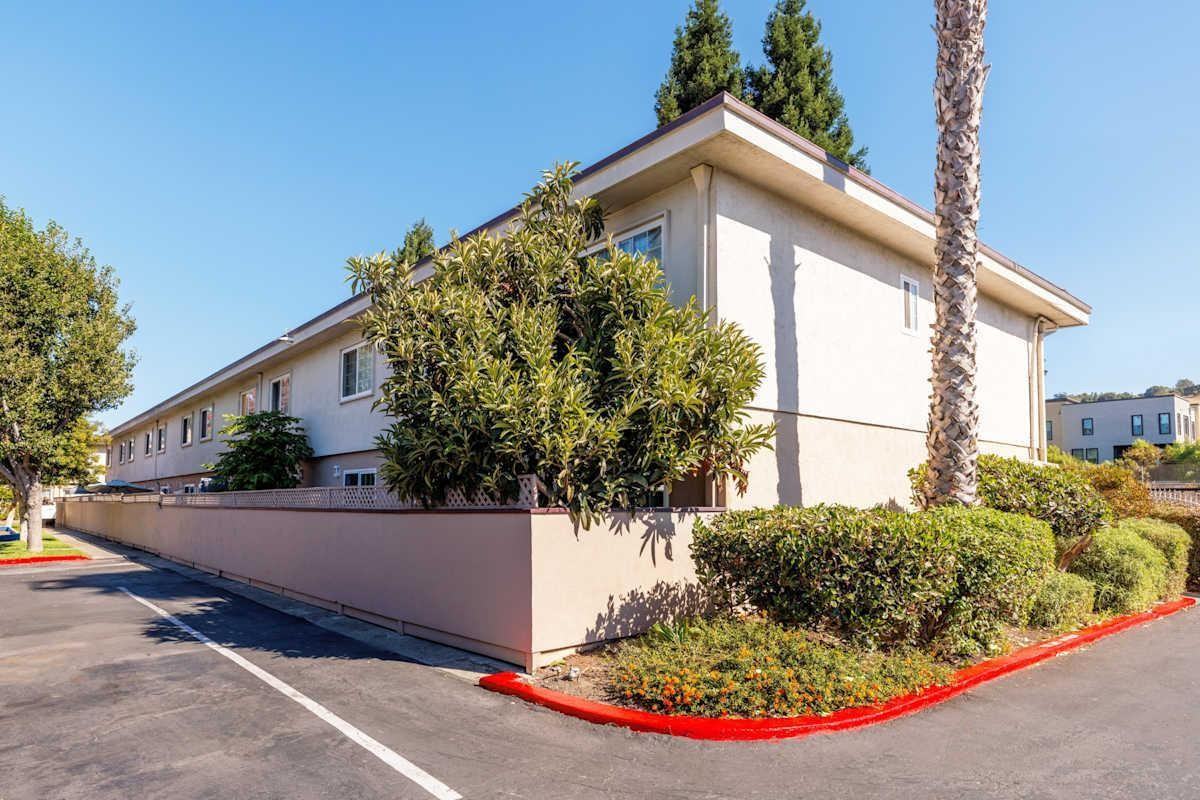 25455 Whitman St - Photo 3 of 11