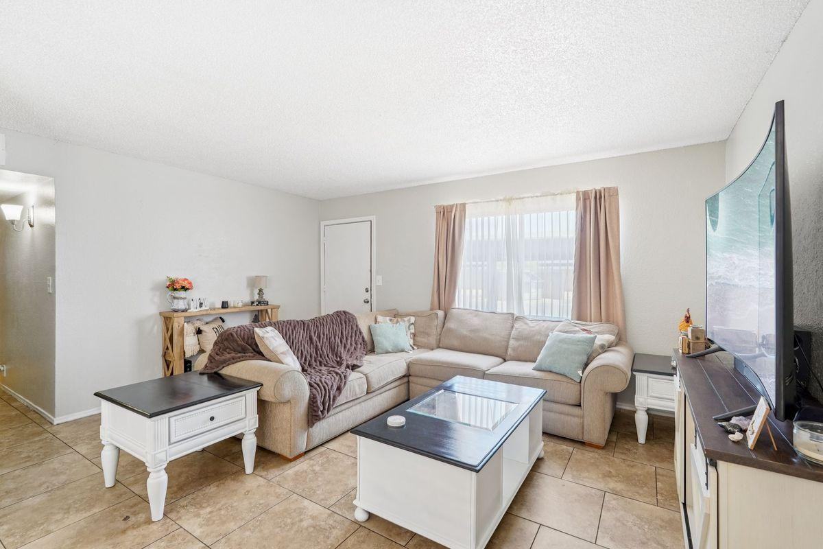 6575 West Ocotillo Road - Photo 3 of 25