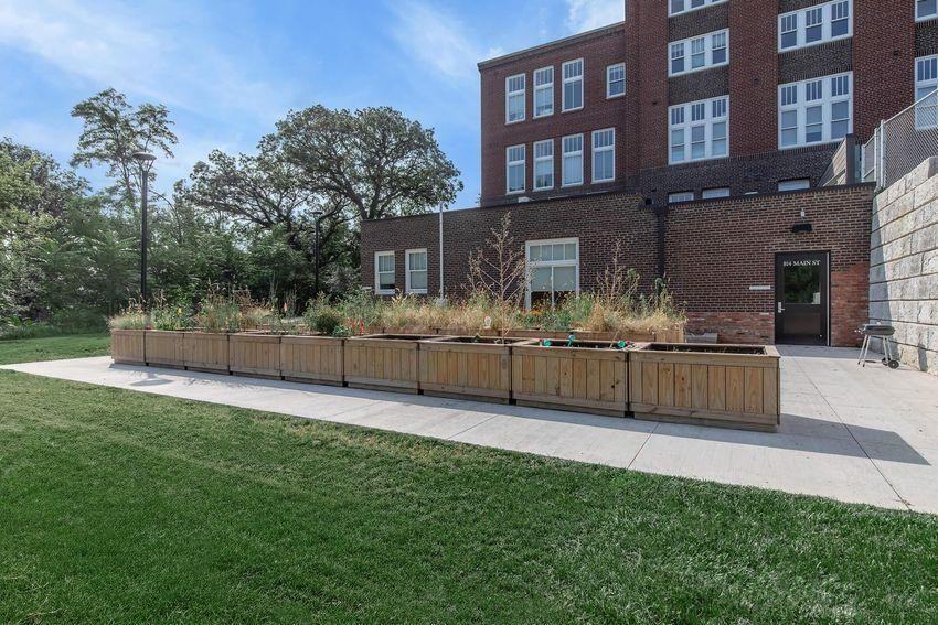 814 Main St - Photo 6 of 50