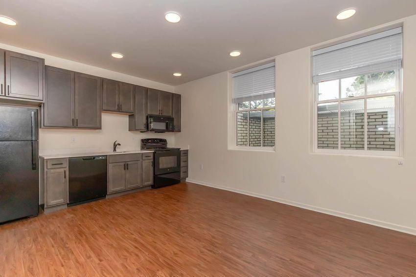 814 Main St - Photo 7 of 50