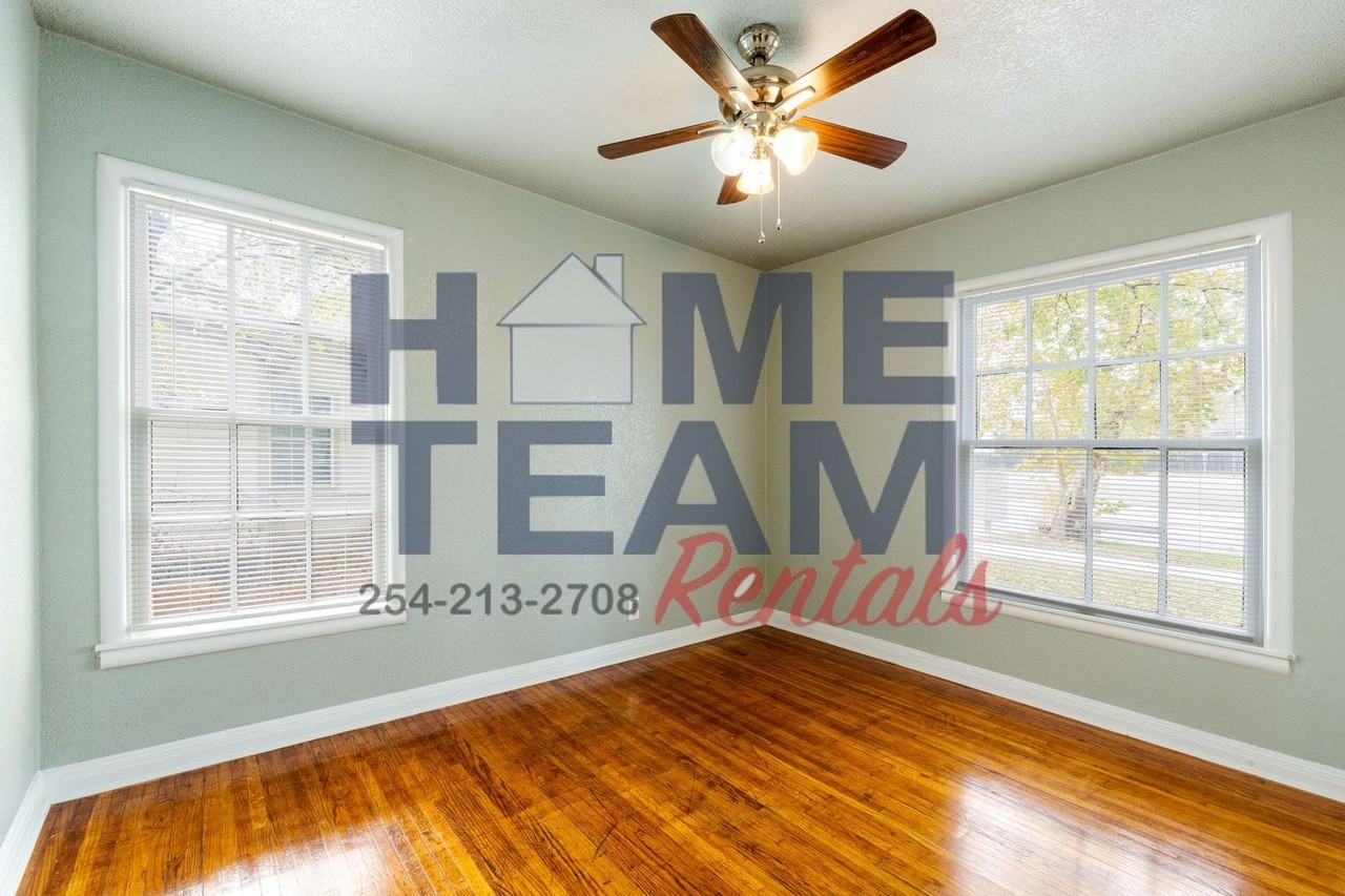 1108 Stewart St - Photo 5 of 15