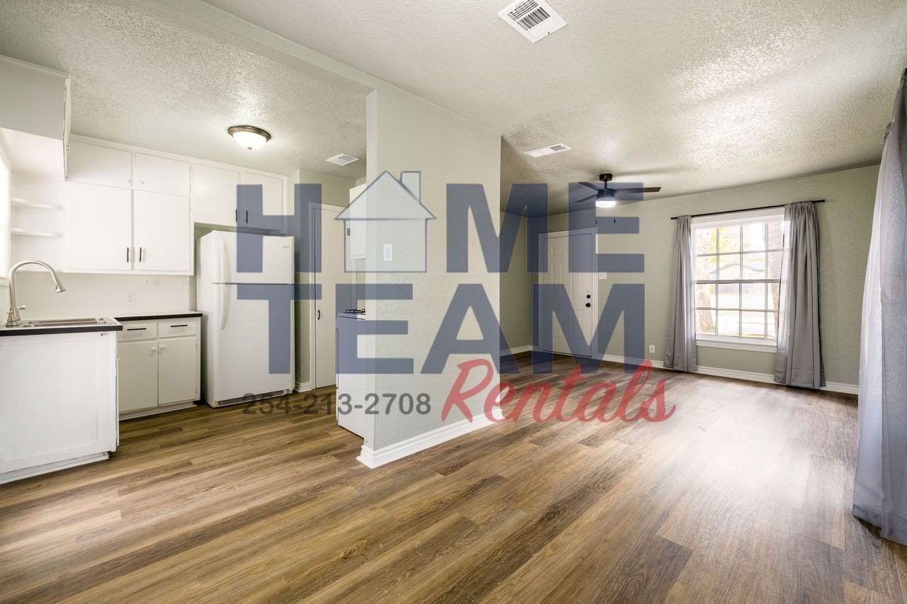 1108 Stewart St - Photo 7 of 15