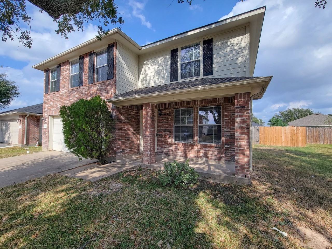 19718 Byron Meadows Dr - Photo 2 of 46