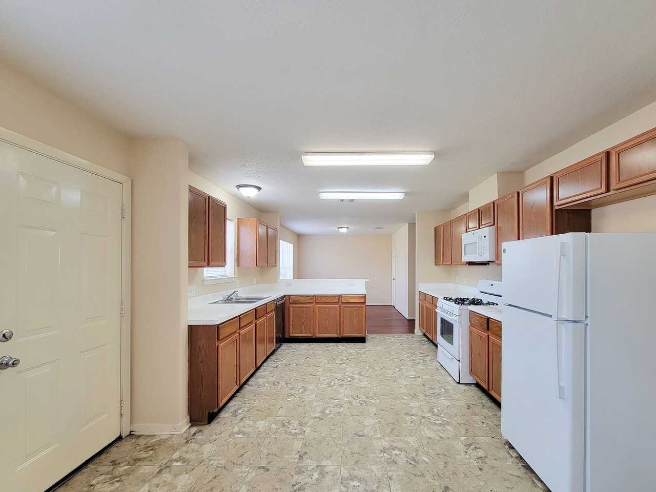 19718 Byron Meadows Dr - Photo 3 of 46