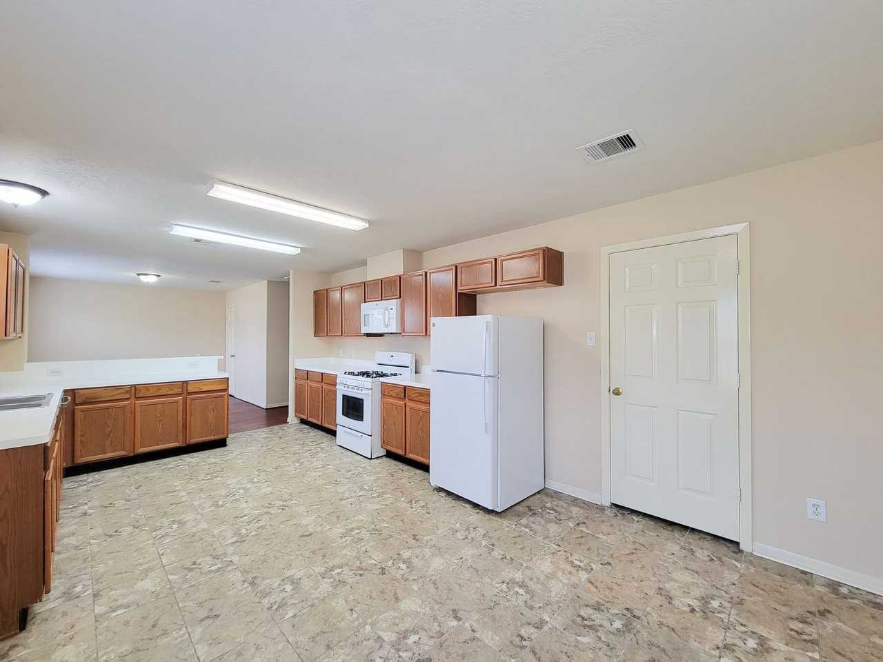 19718 Byron Meadows Dr - Photo 4 of 46