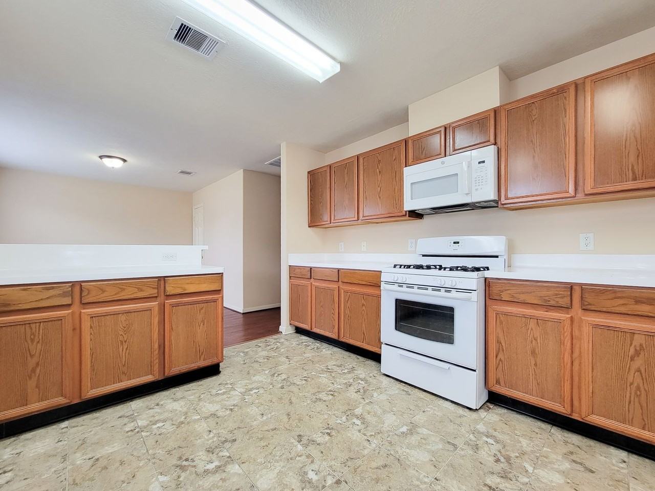 19718 Byron Meadows Dr - Photo 5 of 46