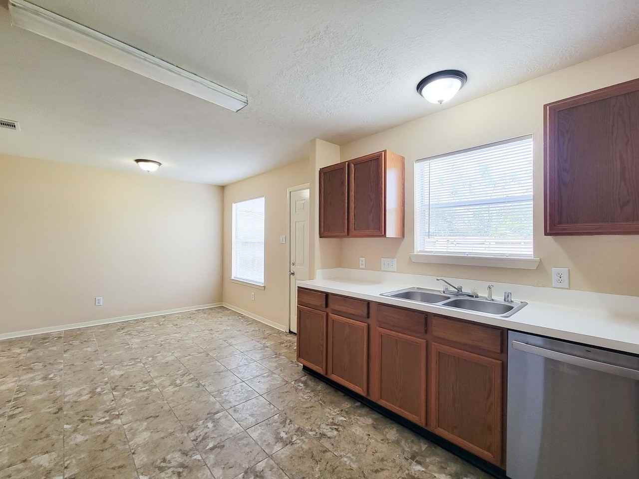 19718 Byron Meadows Dr - Photo 6 of 46