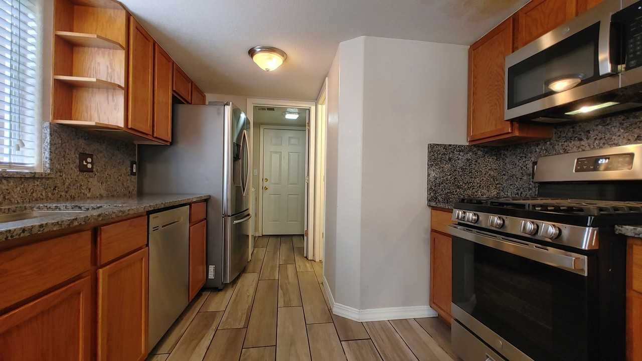 7420 Eagle Crest Ave Ne - Photo 5 of 23