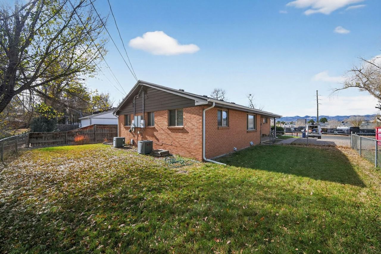 6014 S Prince St - Photo 3 of 25