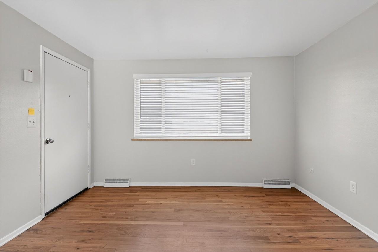 6014 S Prince St - Photo 7 of 19