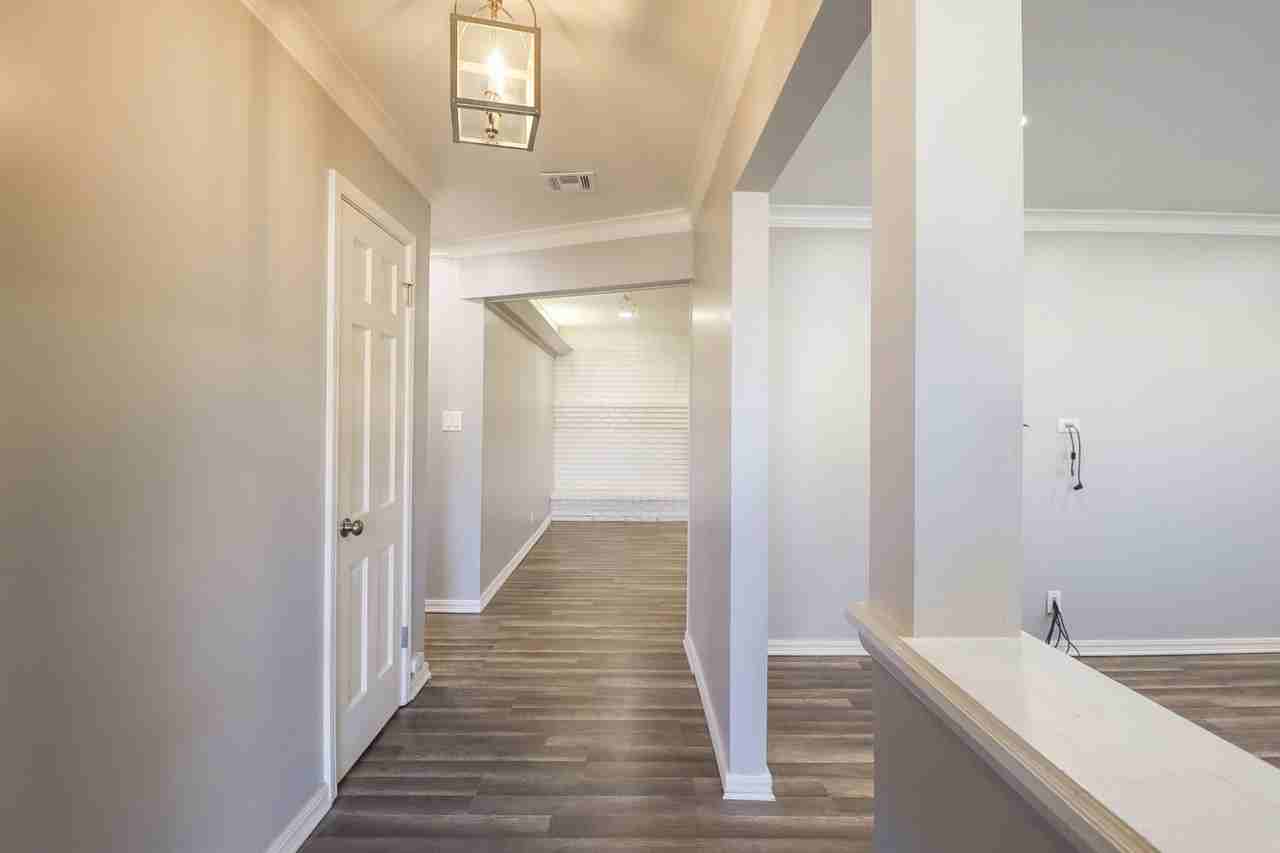 5832 S Hudson Pl - Photo 5 of 39