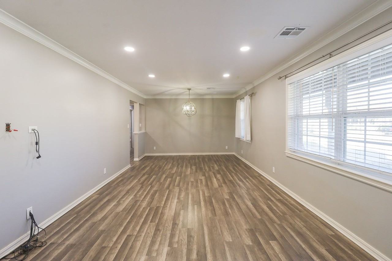 5832 S Hudson Pl - Photo 7 of 39