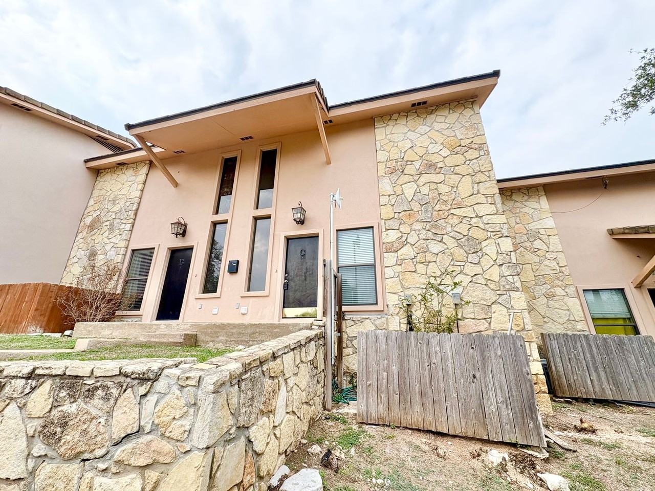 800 Grassy Knoll - Photo 2 of 26