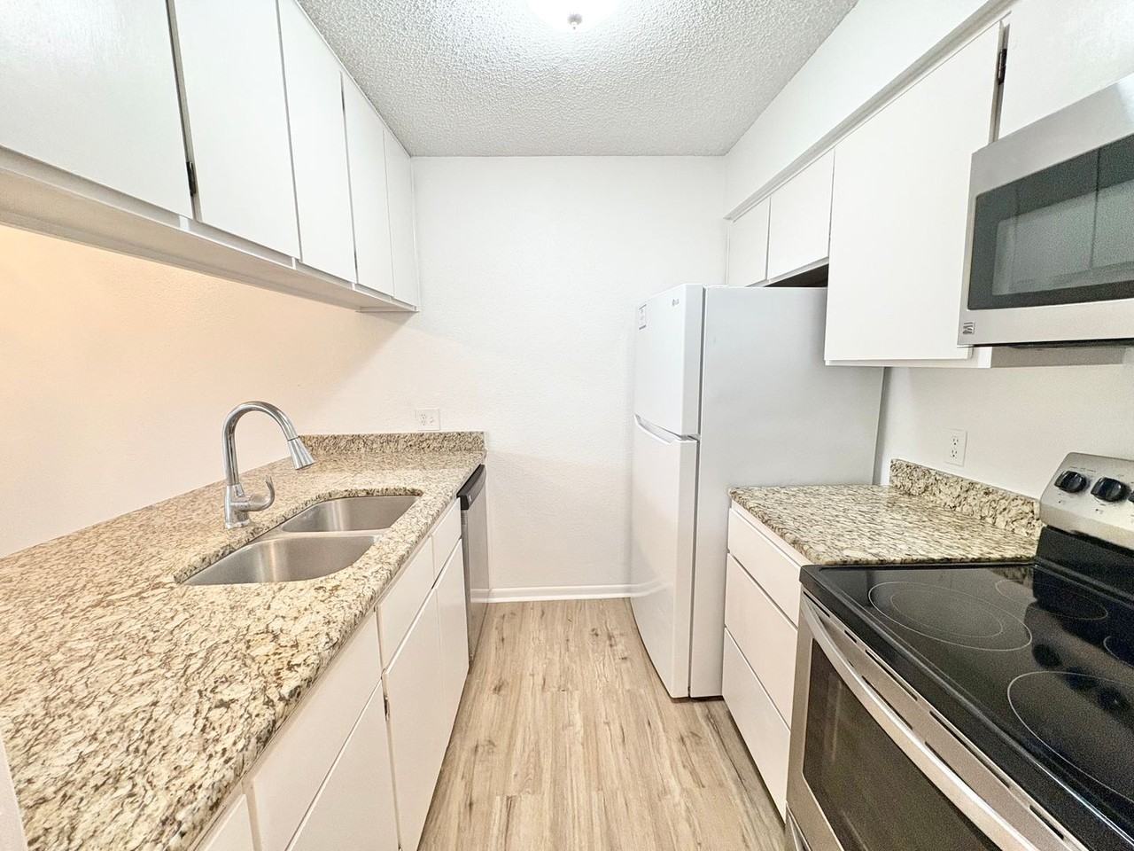 800 Grassy Knoll - Photo 6 of 26