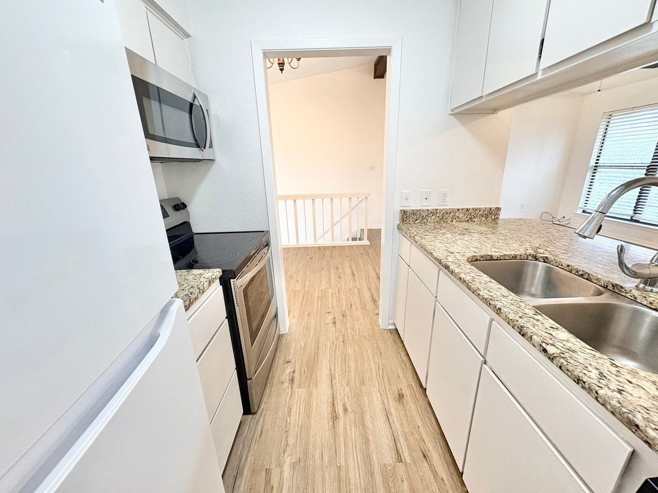 800 Grassy Knoll - Photo 7 of 26