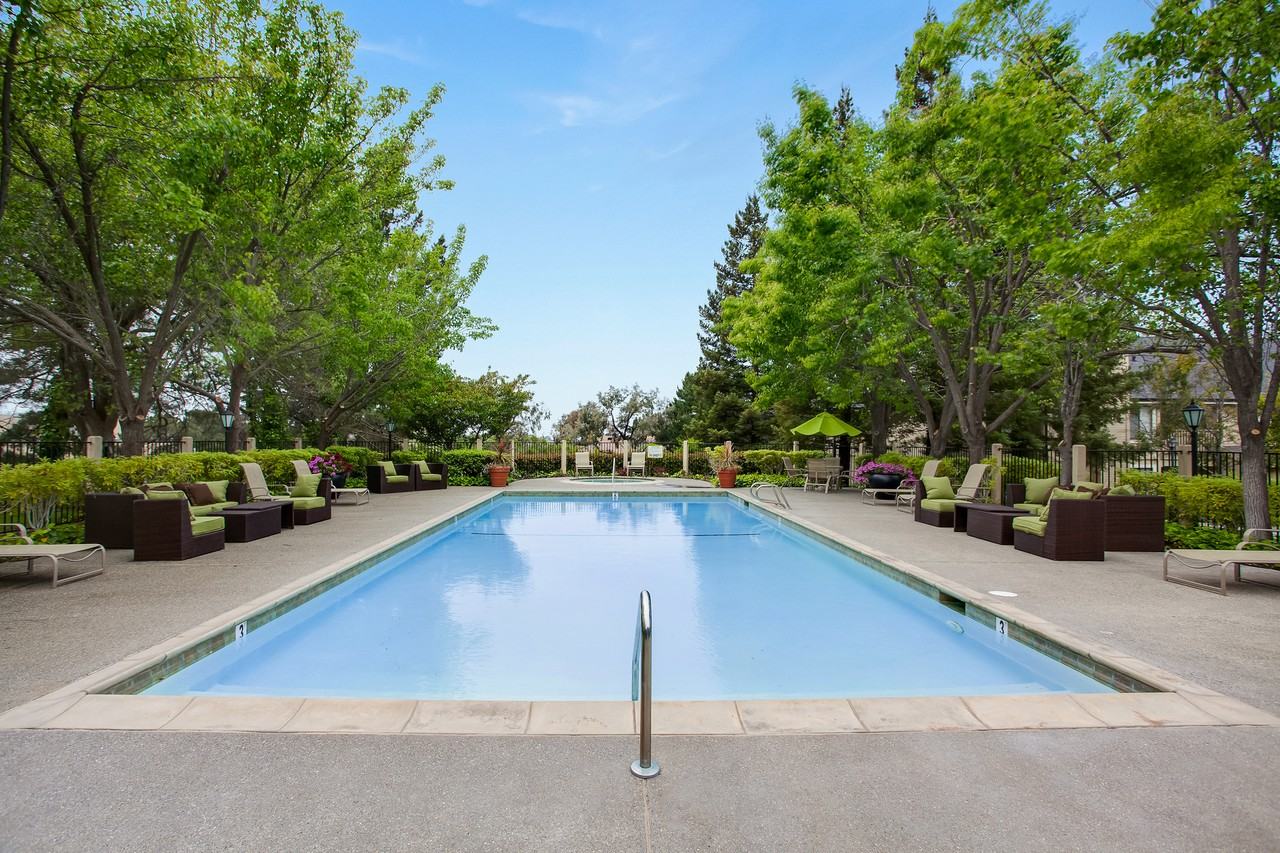 The Valencia - Photo 3 of 49