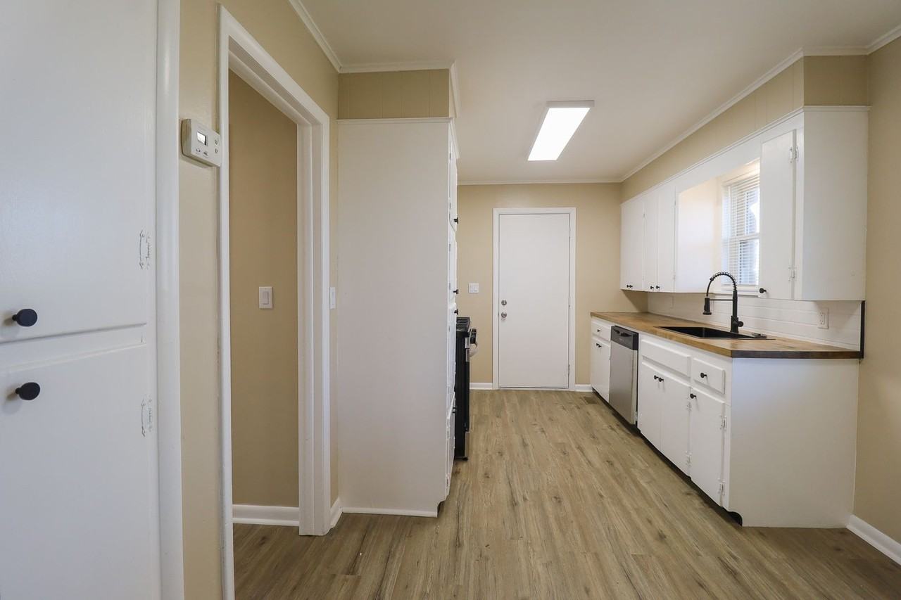 1705 Bixby Rd - Photo 4 of 28