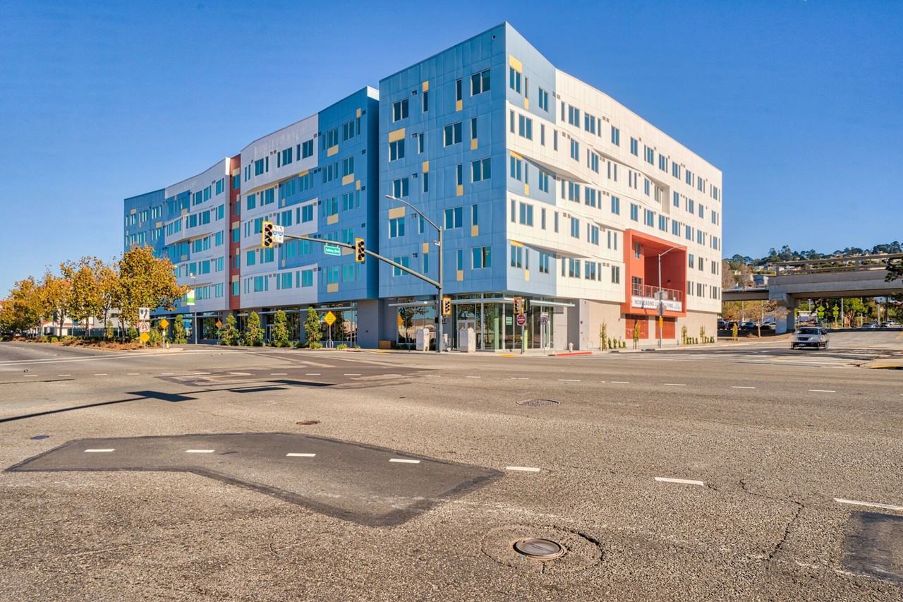 Mayfair Station - Photo 6 of 24