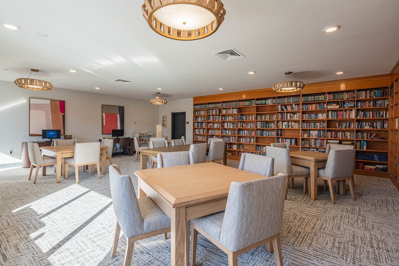 Phoenix Manor - Photo 4 of 44