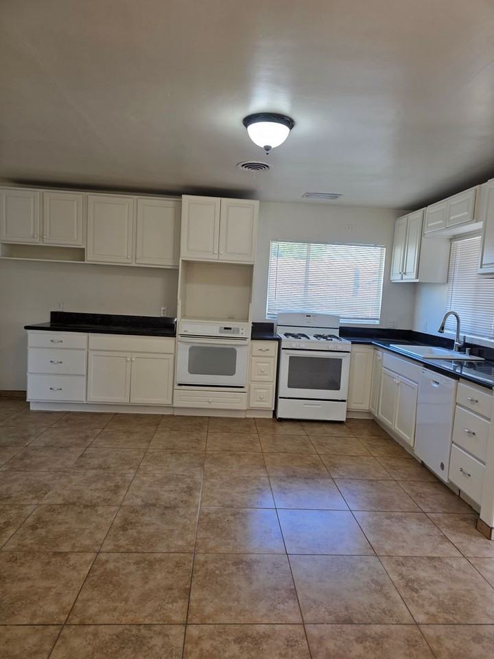 6210 6210 & 6212 Wright Ave - Photo 4 of 6