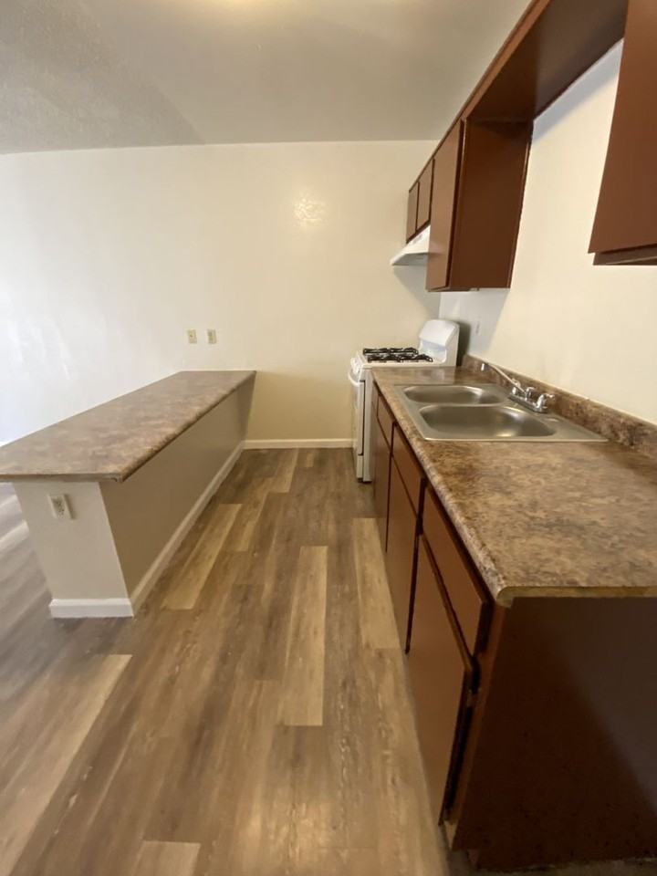 Move-In Special $595 On Approved Credit! 1 & 2 Bd, 1 Ba Adelanto Apartment Home! - Photo 3 of 8