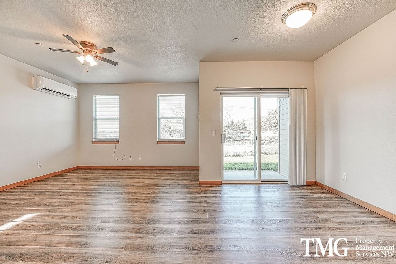 3251 Lewis Ln - Photo 3 of 20