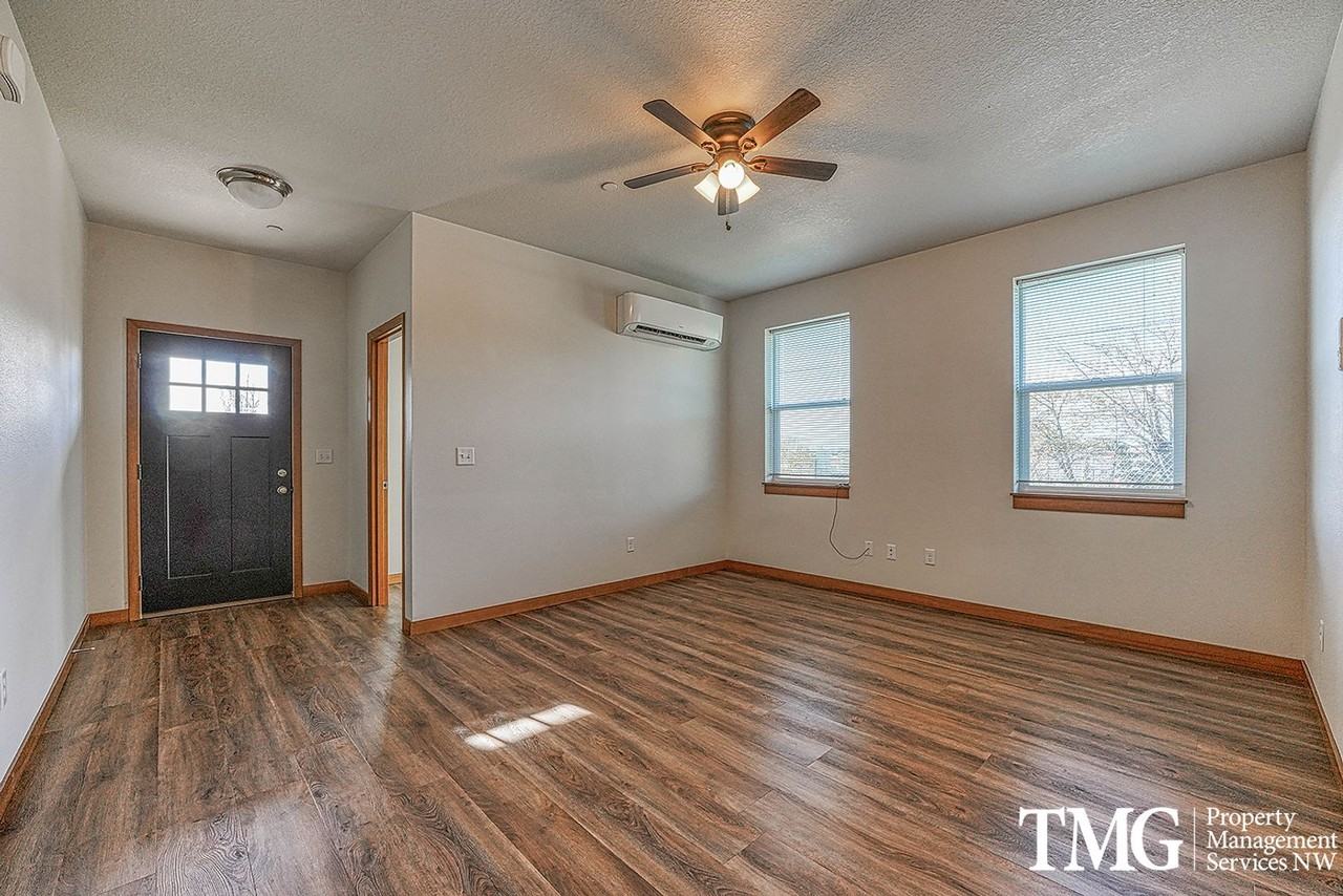 3251 Lewis Ln - Photo 4 of 20
