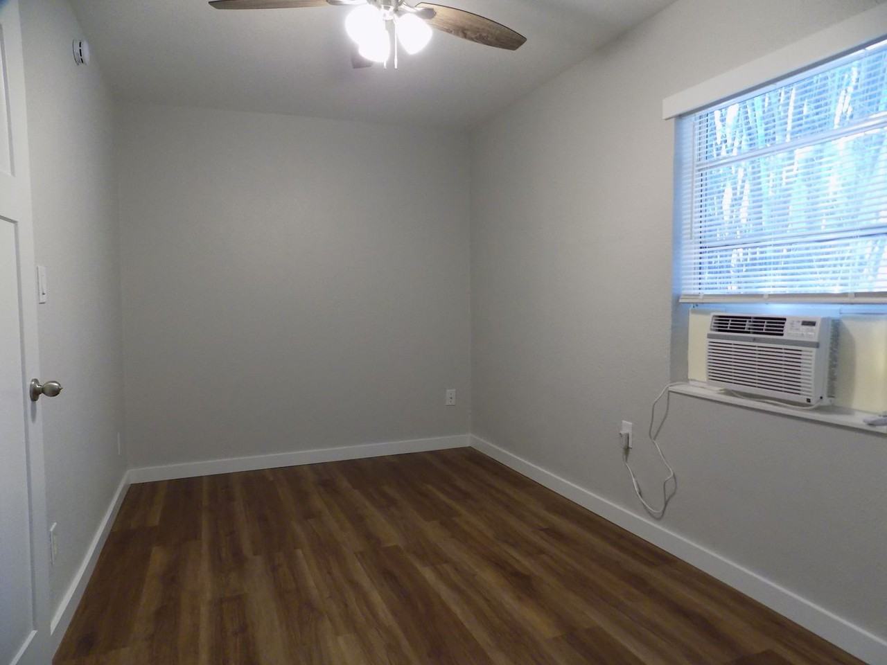 699 W Osceola St - Photo 5 of 9