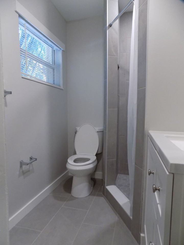 699 W Osceola St - Photo 7 of 9