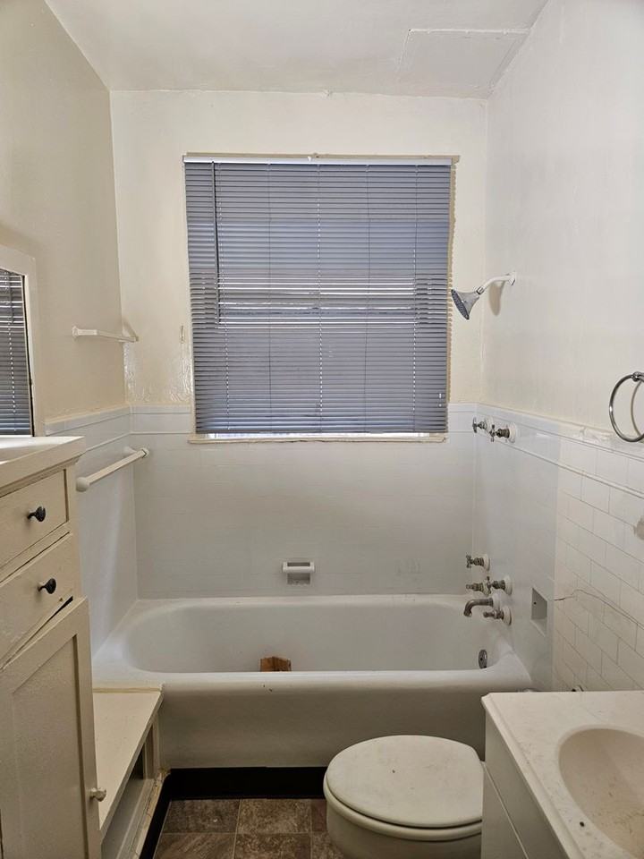 531 South Berendo Street - Photo 7 of 13