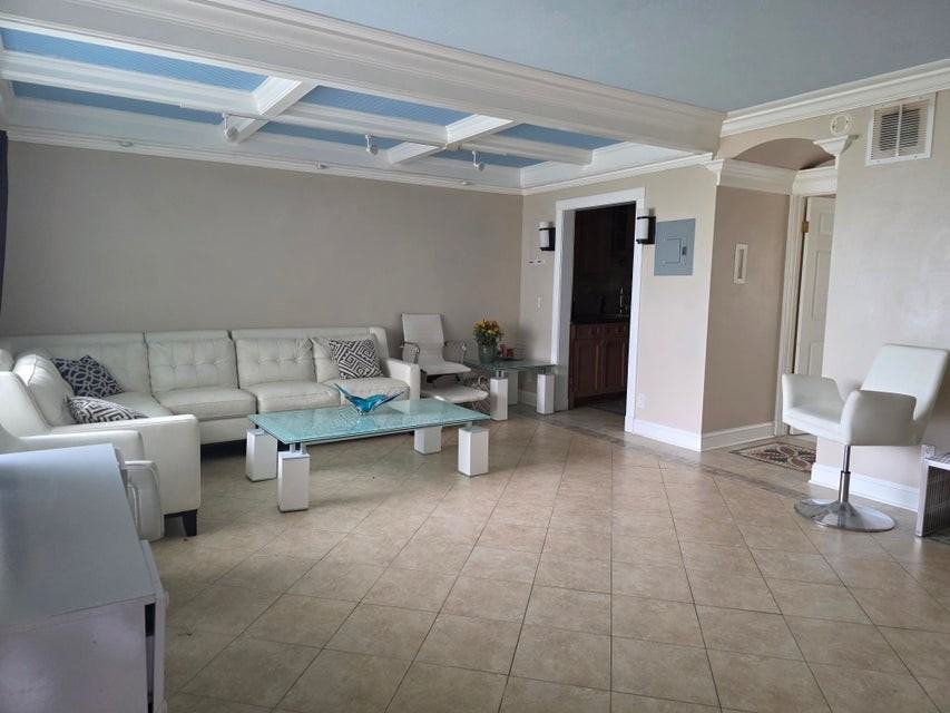 201 South Lakeside Drive #8