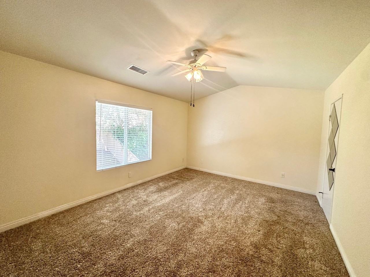 1436 Ashford Castle Dr - Photo 3 of 8