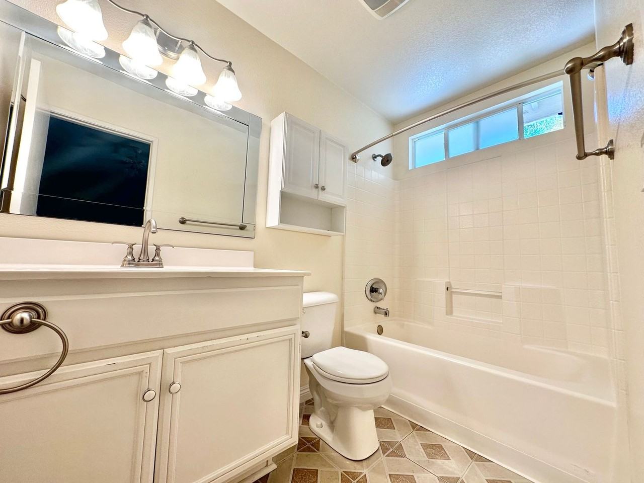 1436 Ashford Castle Dr - Photo 4 of 8