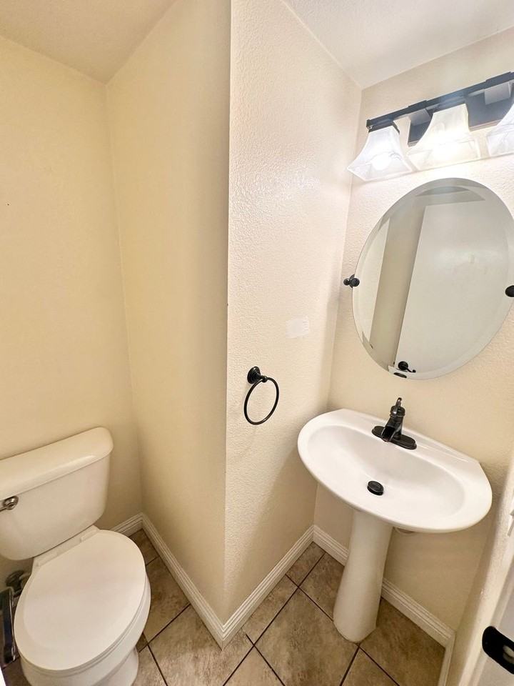 1436 Ashford Castle Dr - Photo 7 of 8