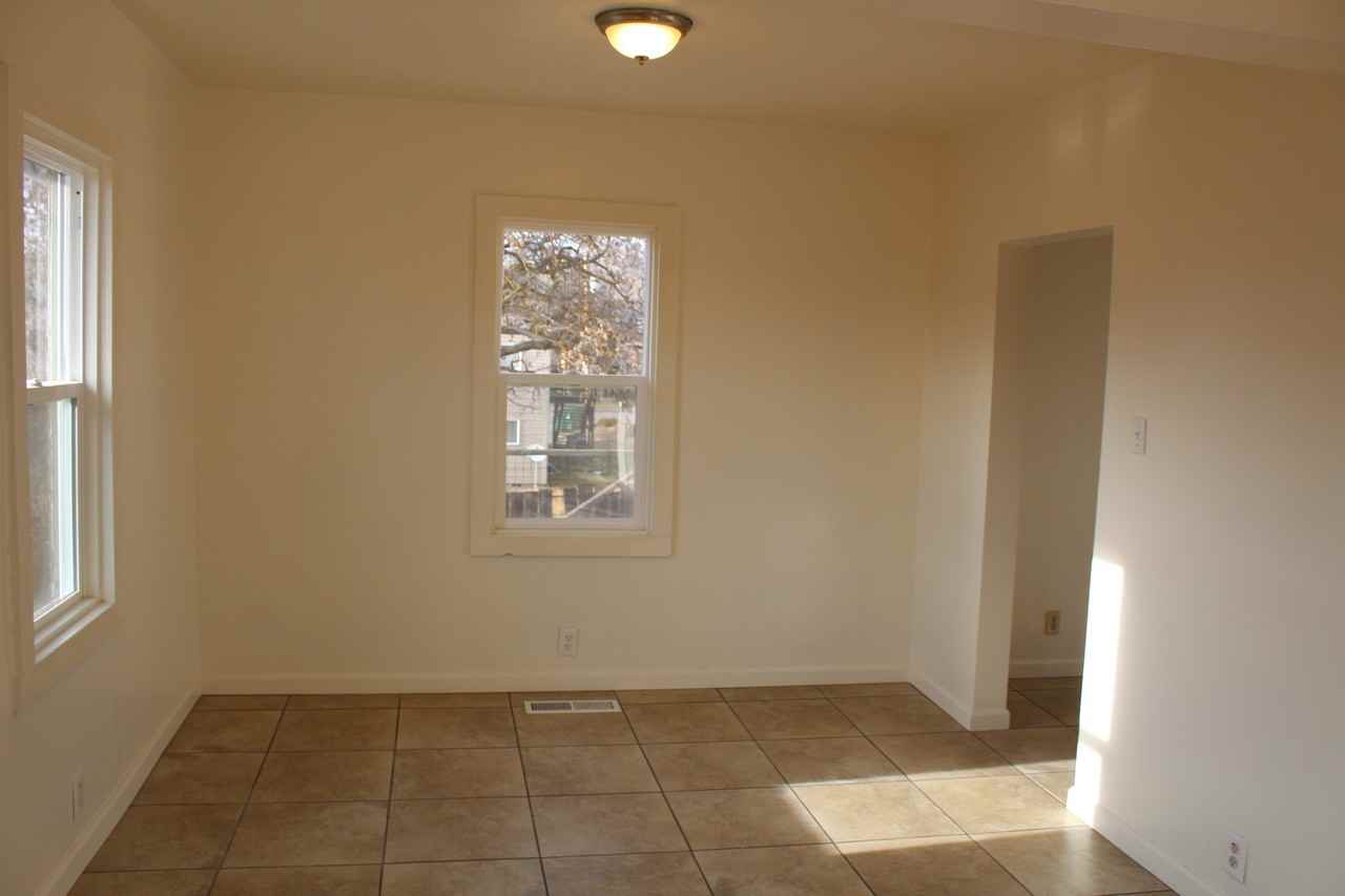 329 Mckinley St - Photo 4 of 12