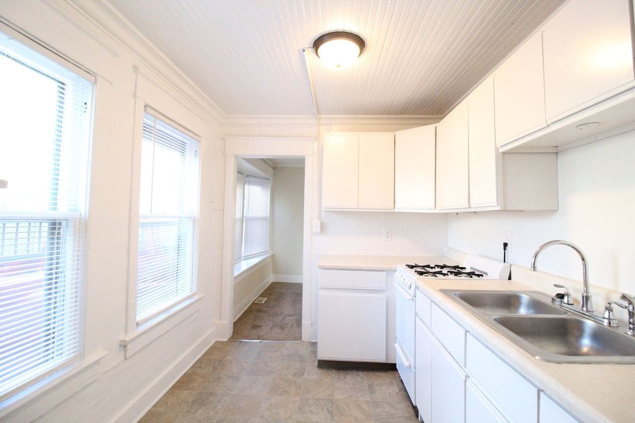 4238 Wyoming St - Photo 7 of 10