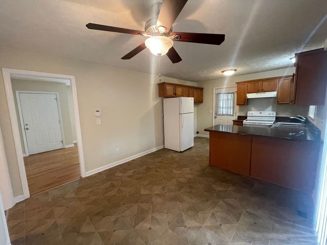 5039 Coker Street - Photo 4 of 32