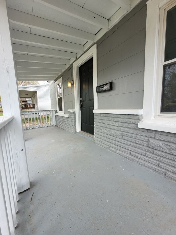917 South Nettleton Avenue - Photo 2 of 9