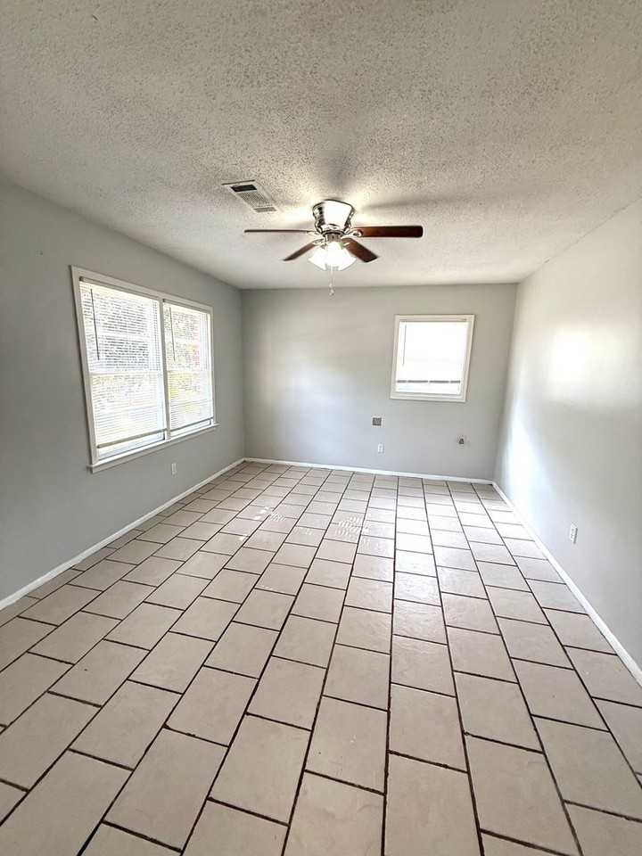 1635 Rigby Street - Photo 5 of 11