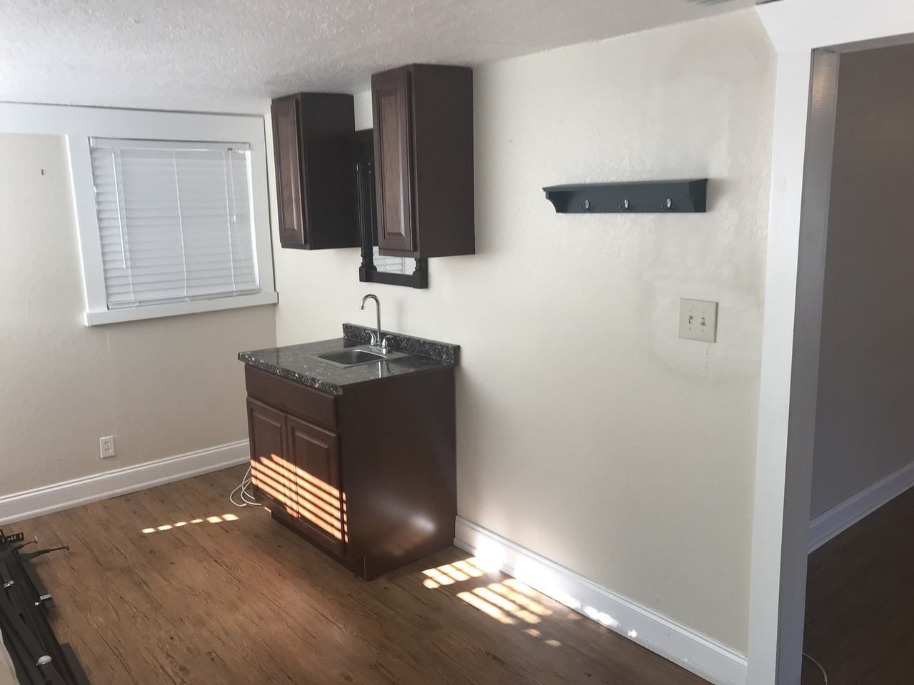 306 N Fremont Ave - Photo 4 of 17