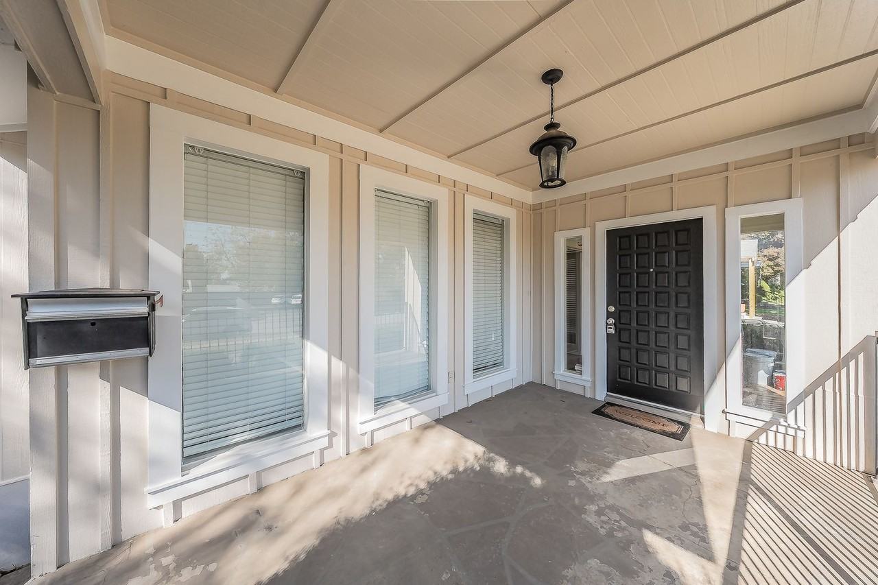 2412 Kenley St - Photo 3 of 36
