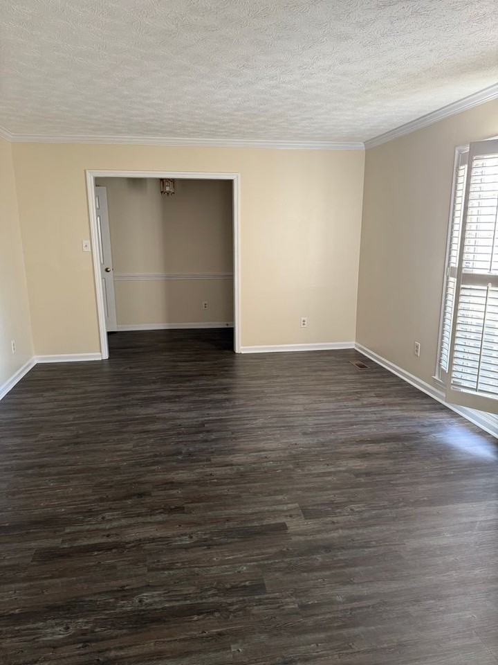 2723 Westgate Dr - Photo 3 of 17