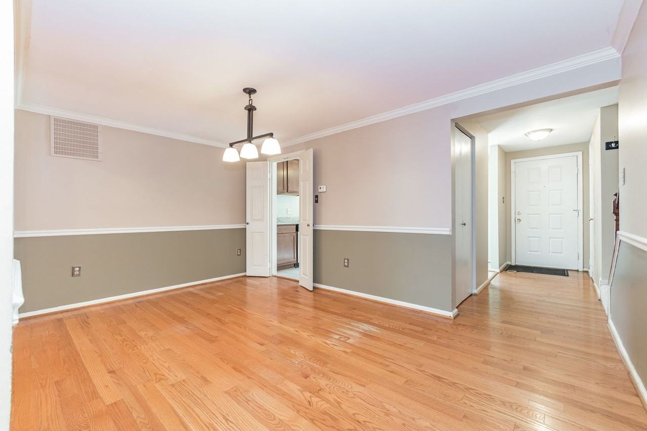 10110 Walnut Wood Court - Photo 4 of 29