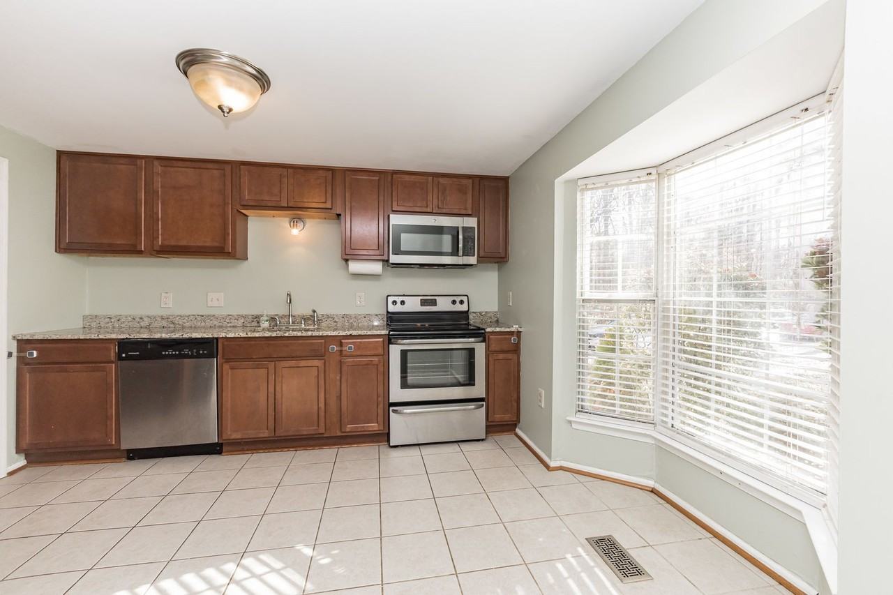 10110 Walnut Wood Court - Photo 7 of 29