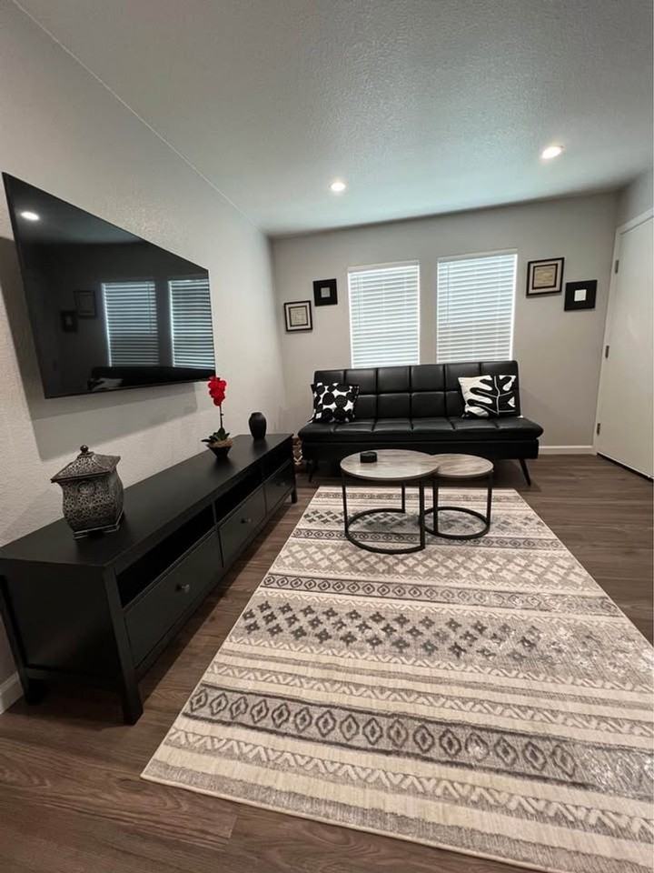 7905 Farnell Way - Photo 7 of 13